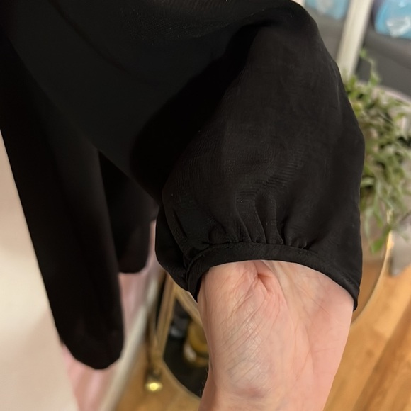 Size 8 H&M black dress in good used condition. - Picture 5 of 7